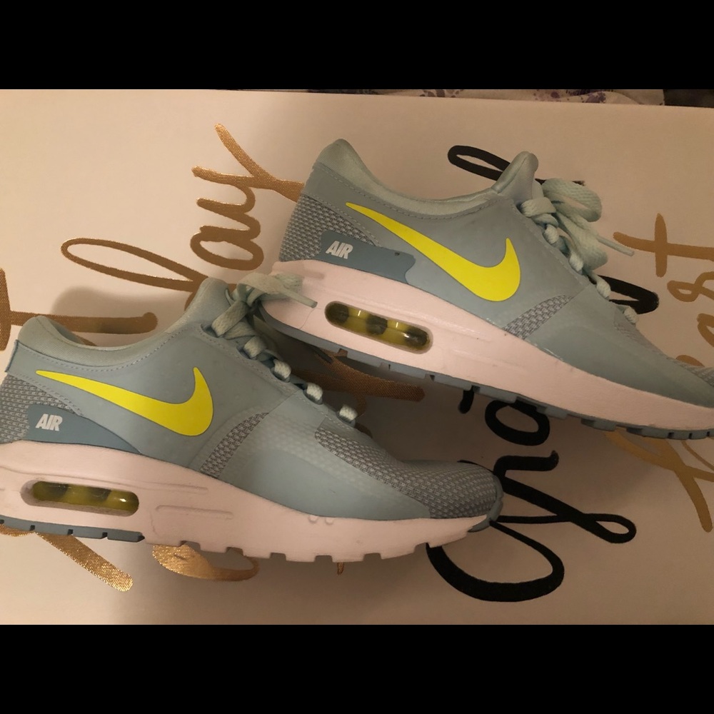 Nike tennis shoes